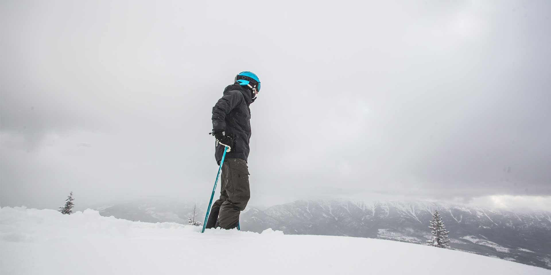 Skier-blue-helmet-scoping.jpg
